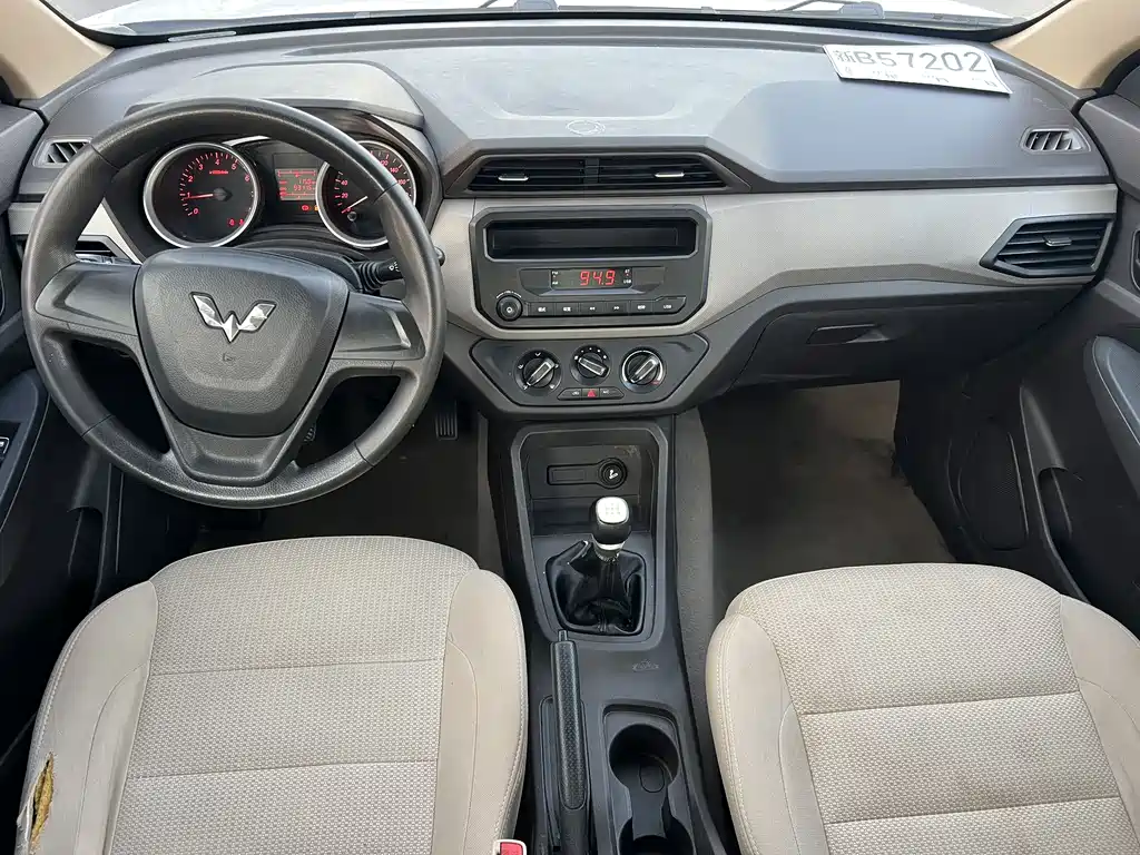 Wuling Hongguang 1.5 L S Standard L2 B