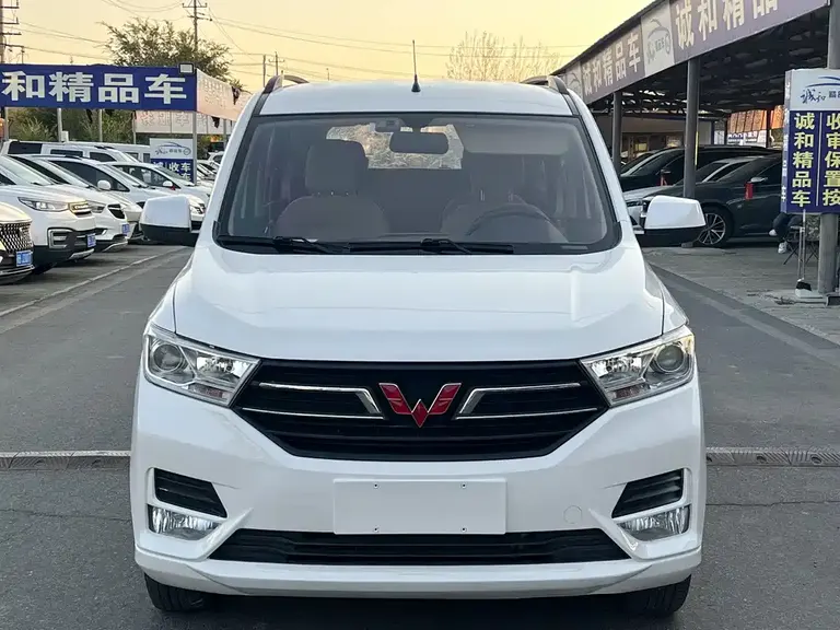 Wuling Hongguang 1.5 L S Standard L2 B