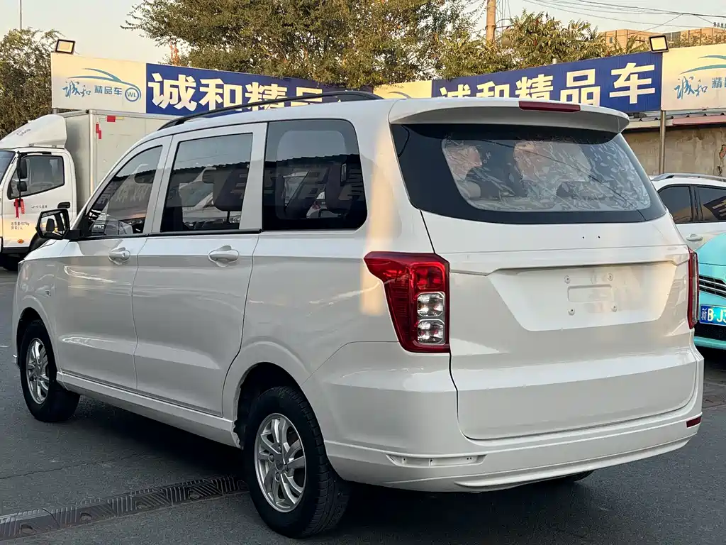 Wuling Hongguang 1.5 L S Standard L2 B