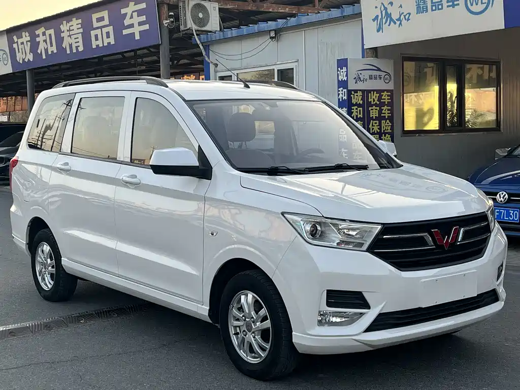 Wuling Hongguang 1.5 L S Standard L2 B