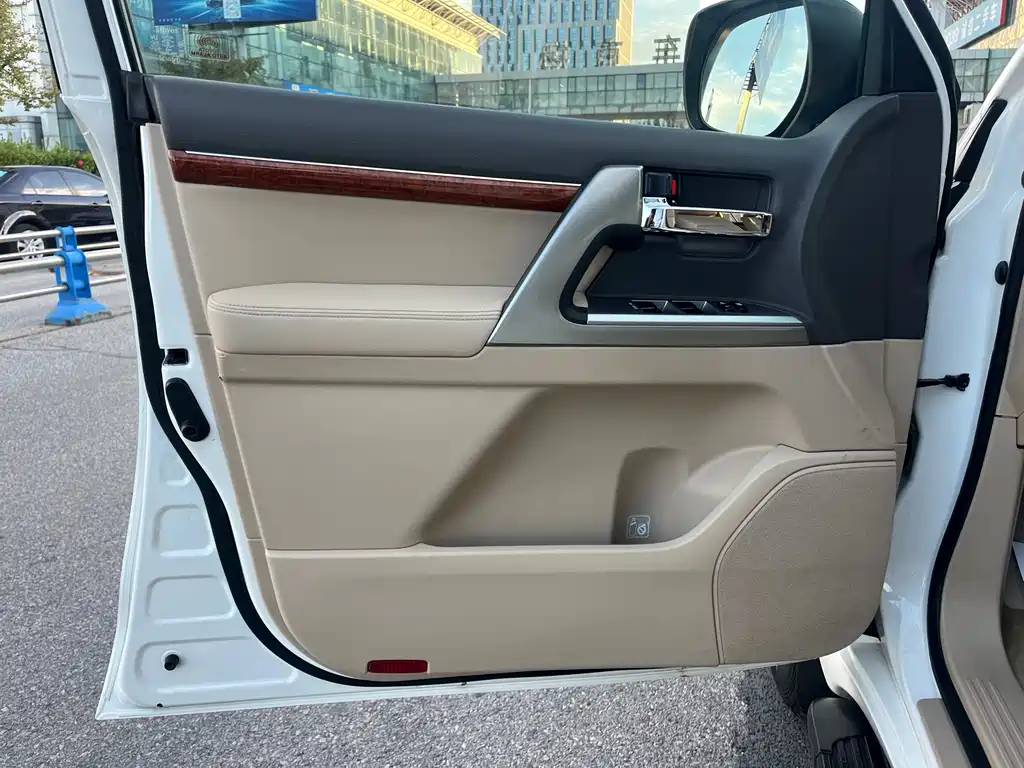 Land Cruiser 4.0 L Auto VX