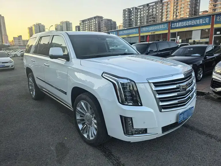 Cadillac Escalade 6.2 L ESV Platinum Extended