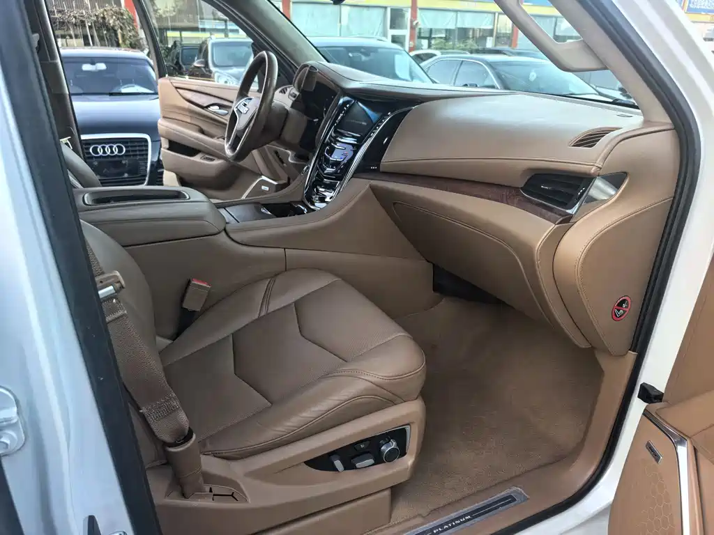 Escalade 6.2 L ESV Platinum Extended