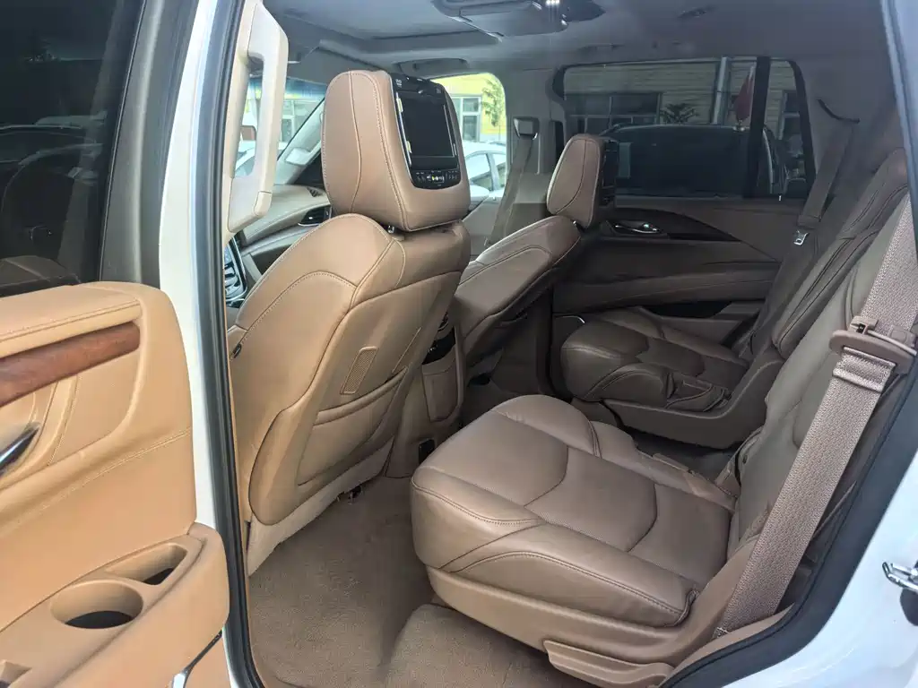 Escalade 6.2 L ESV Platinum Extended
