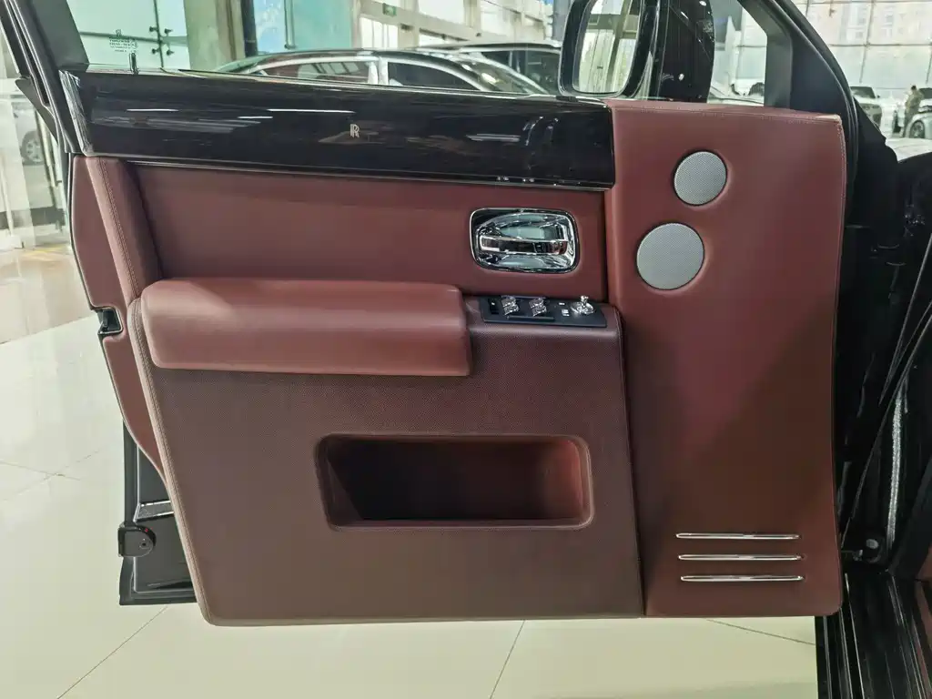 Phantom 6.7 L Extended EWB