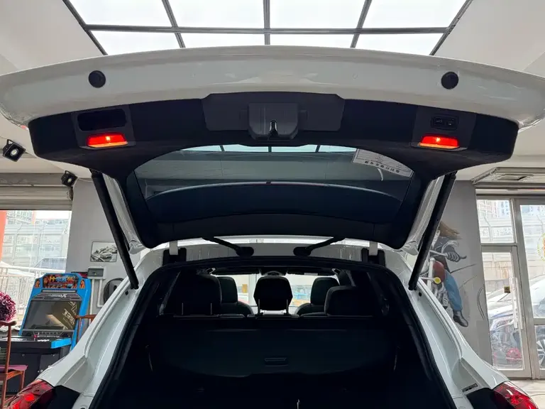 Porsche Cayenne 3.0 T China Spec