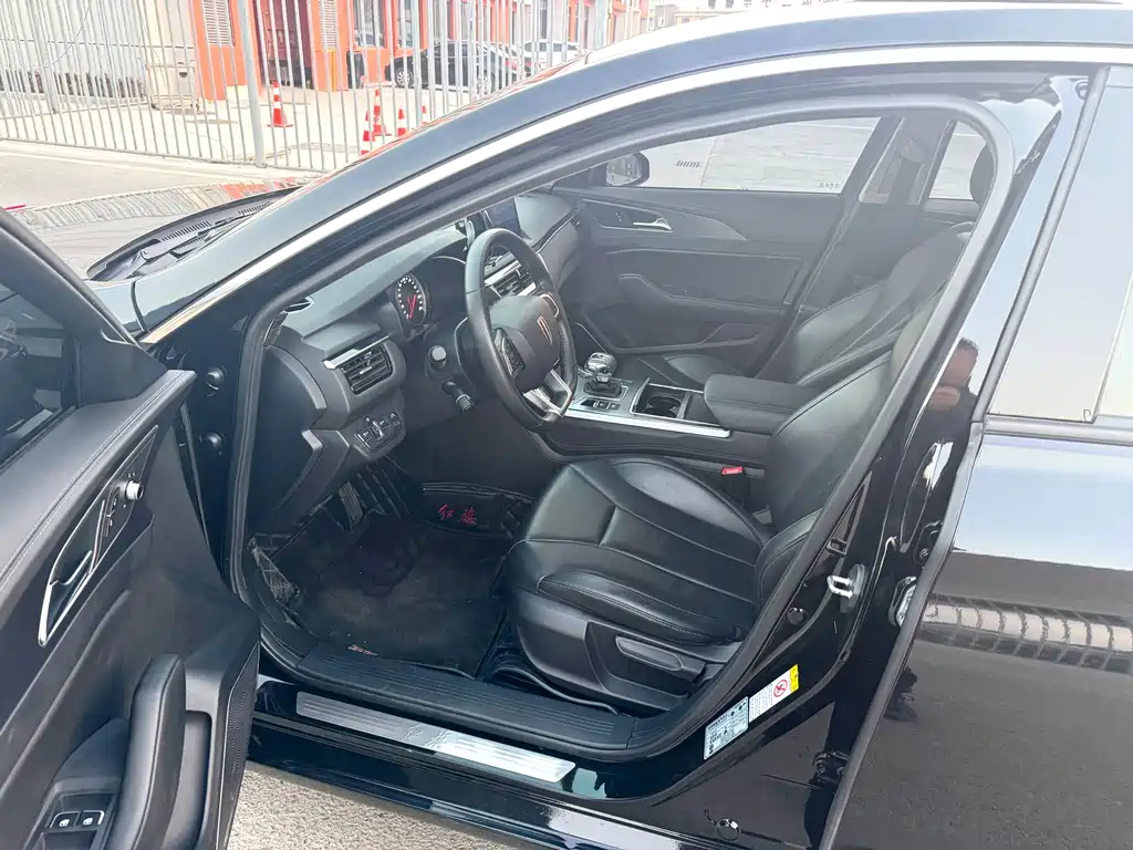 Hongqi H5 1.5 T DCT Flagship Charm