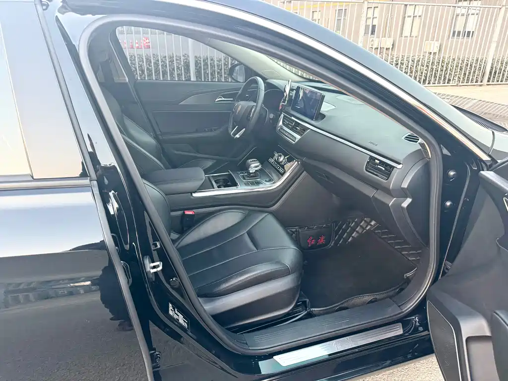 Hongqi H5 1.5 T DCT Flagship Charm