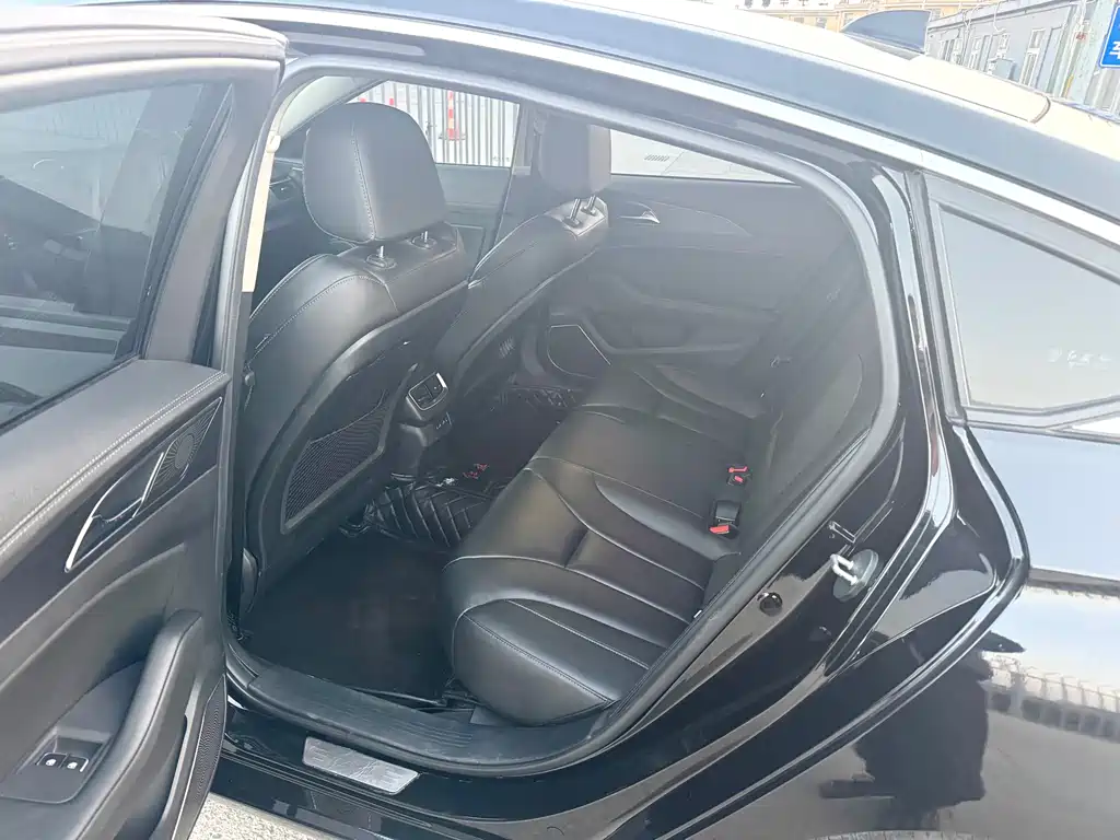 Hongqi H5 1.5 T DCT Flagship Charm