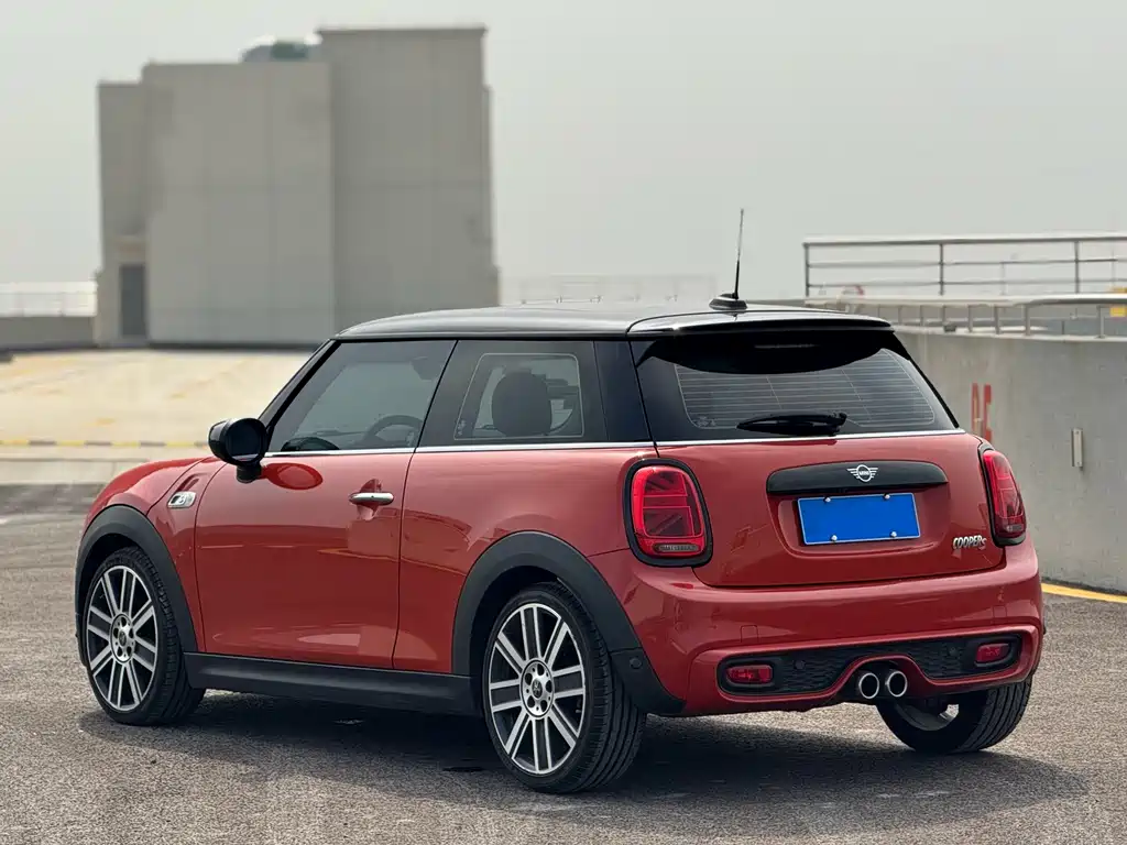 MINI 2.0 T COOPER S Artist