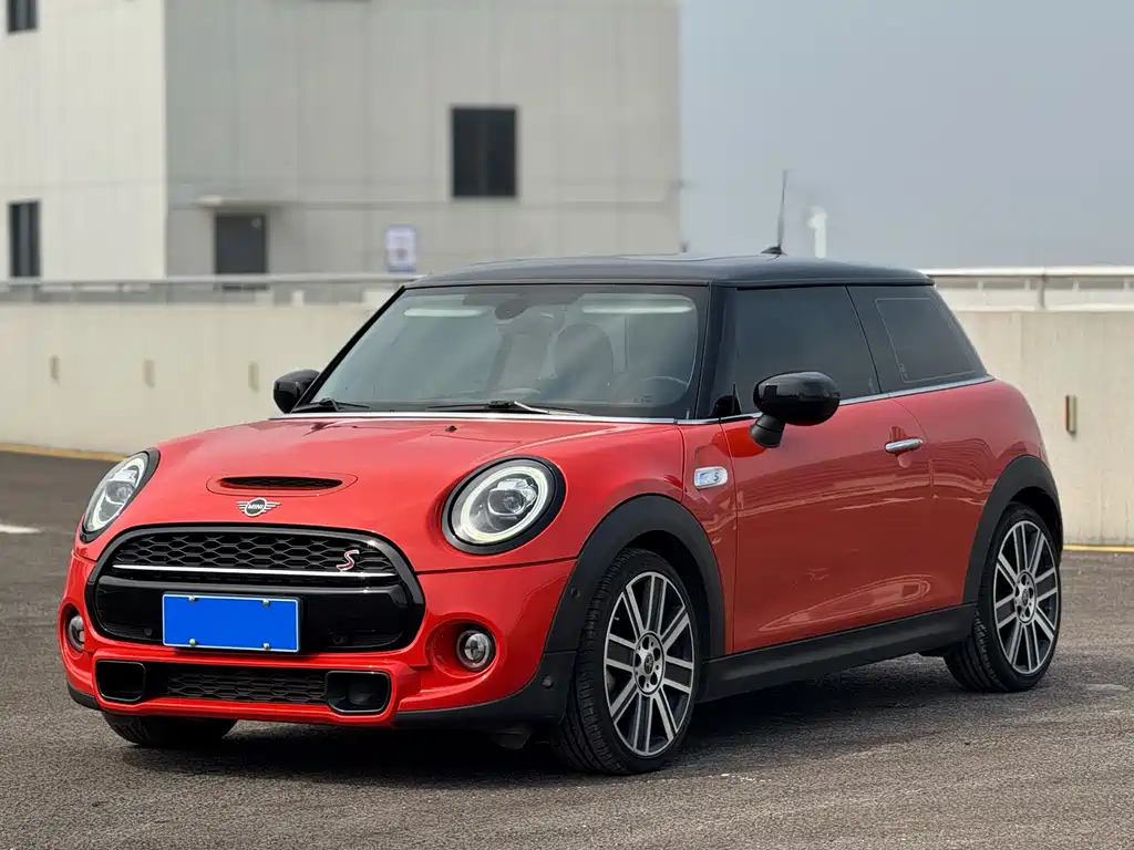 MINI 2.0 T COOPER S Artist