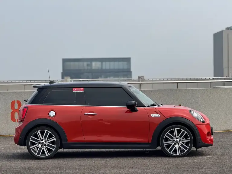 MINI 2.0 T COOPER S Artist