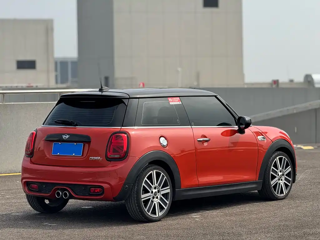 MINI 2.0 T COOPER S Artist