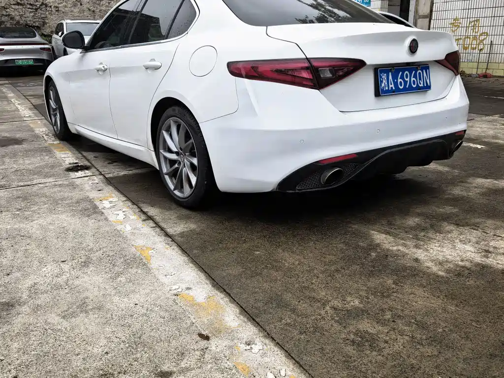 Giulia 2.0 T 200 HP Luxury