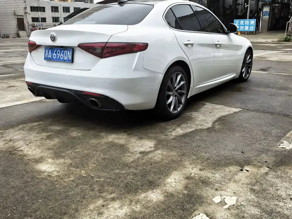 Giulia 2.0 T 200 HP Luxury