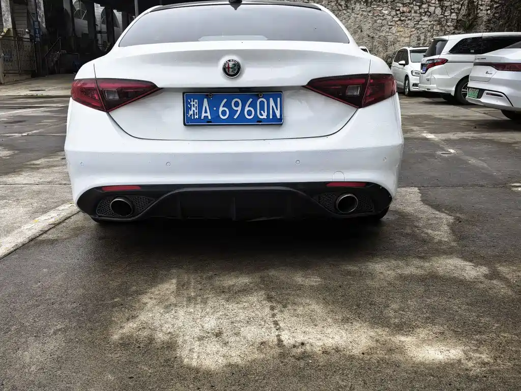 Giulia 2.0 T 200 HP Luxury
