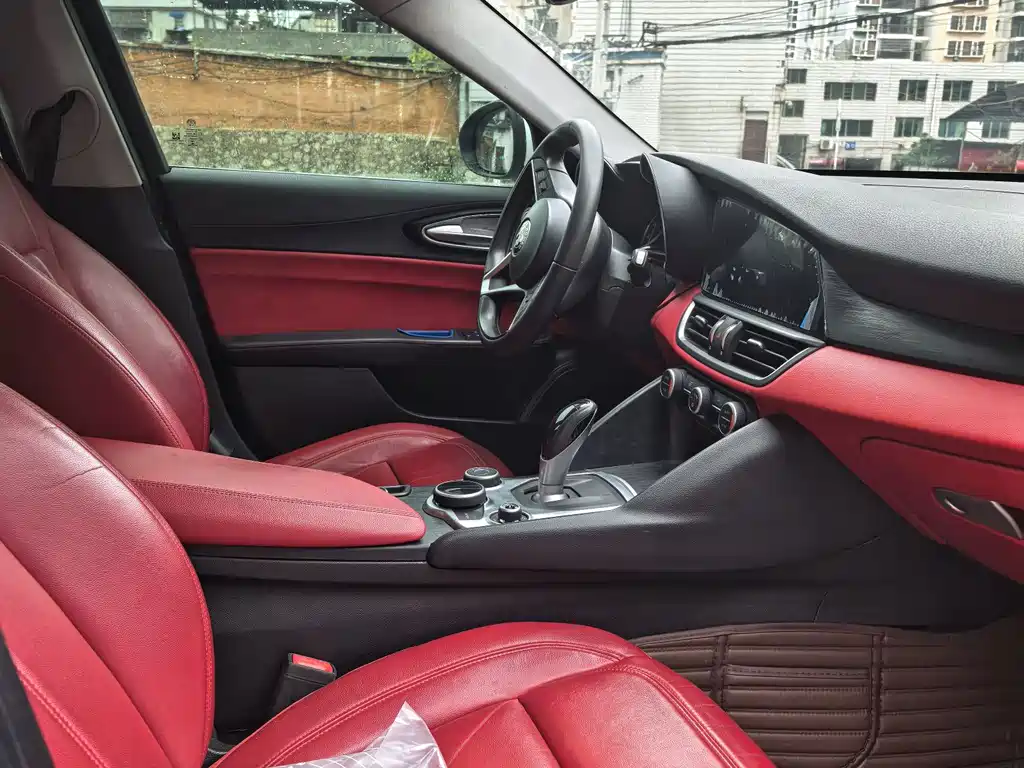 Giulia 2.0 T 200 HP Luxury