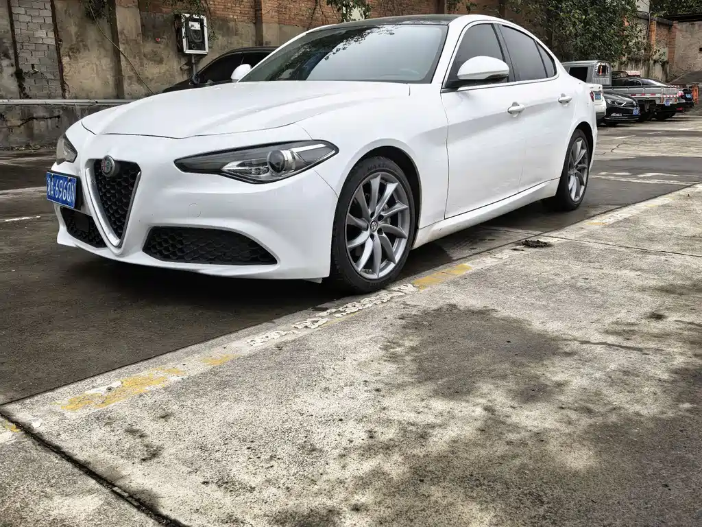 Giulia 2.0 T 200 HP Luxury