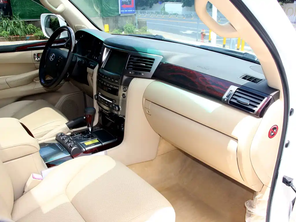 Lexus LX 570