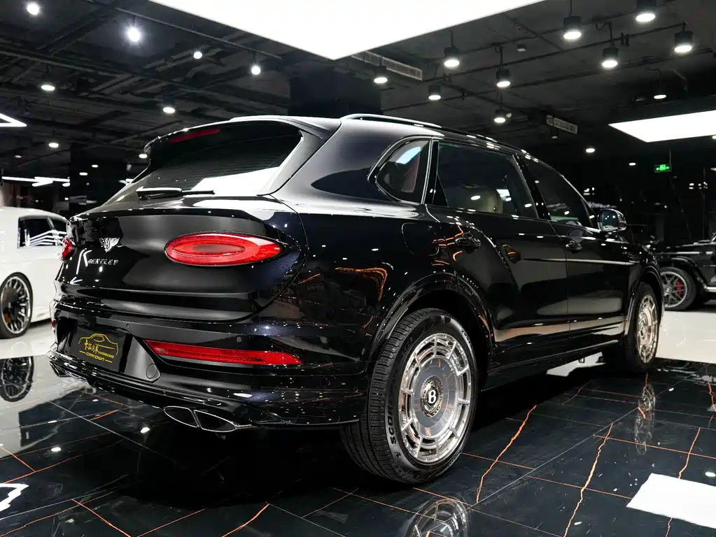 Bentayga 4.0 T V8 LWB Range