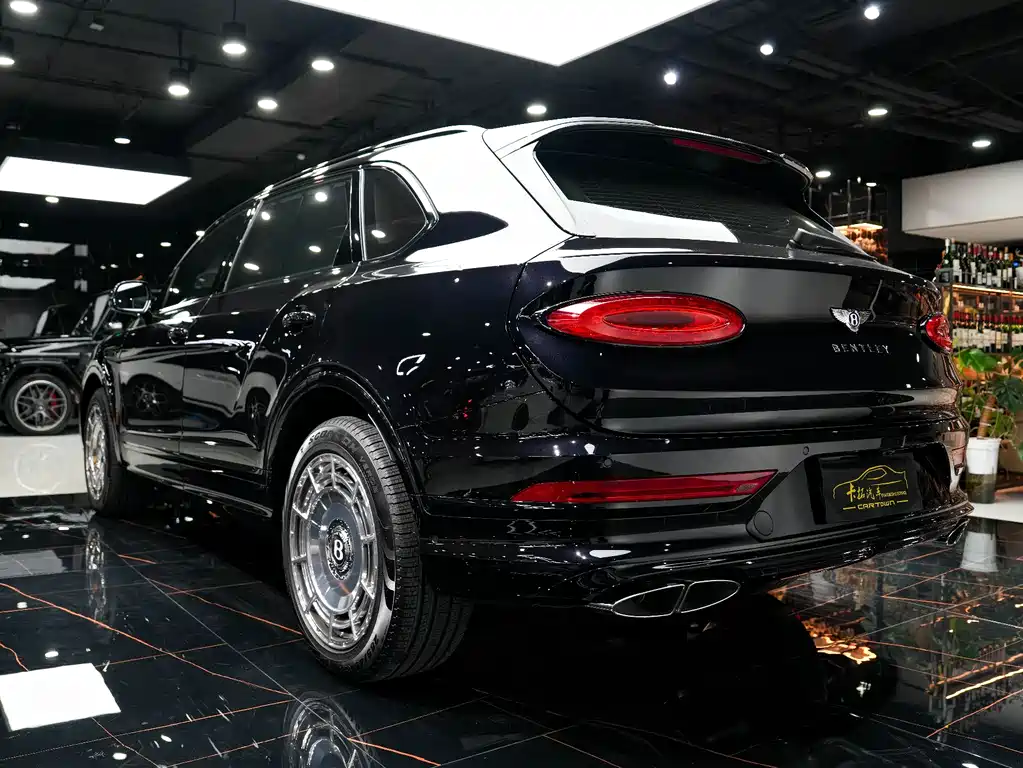 Bentayga 4.0 T V8 LWB Range