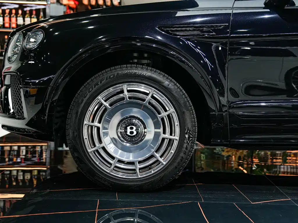 Bentayga 4.0 T V8 LWB Range
