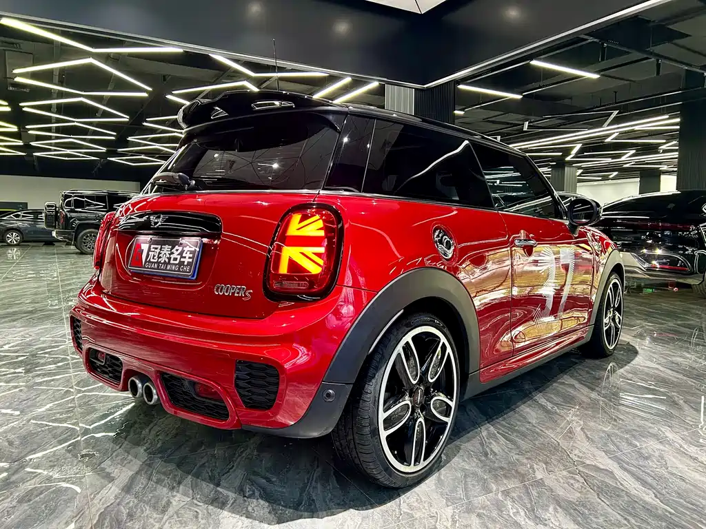 MINI 2.0 T COOPER S Racer