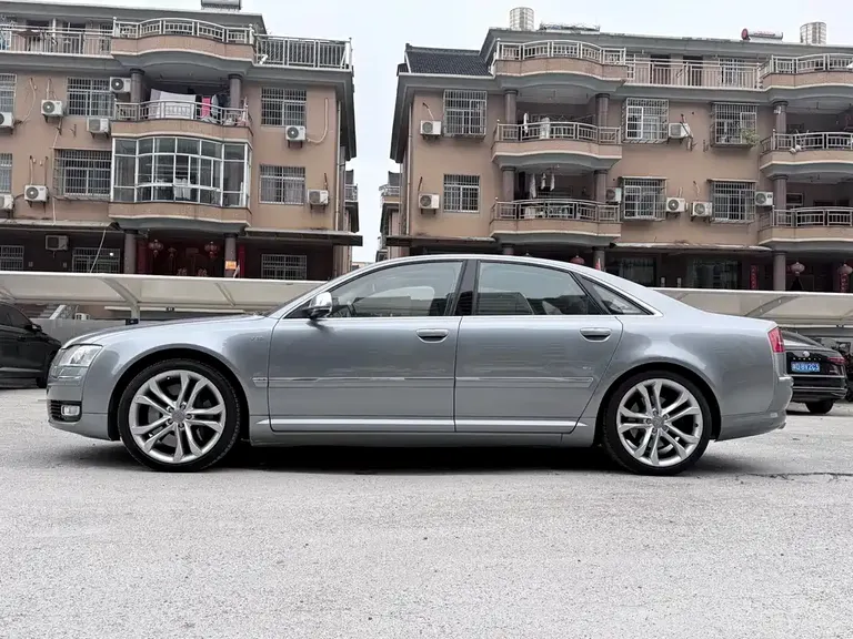 Audi S8 S8 5.2 FSI quattro