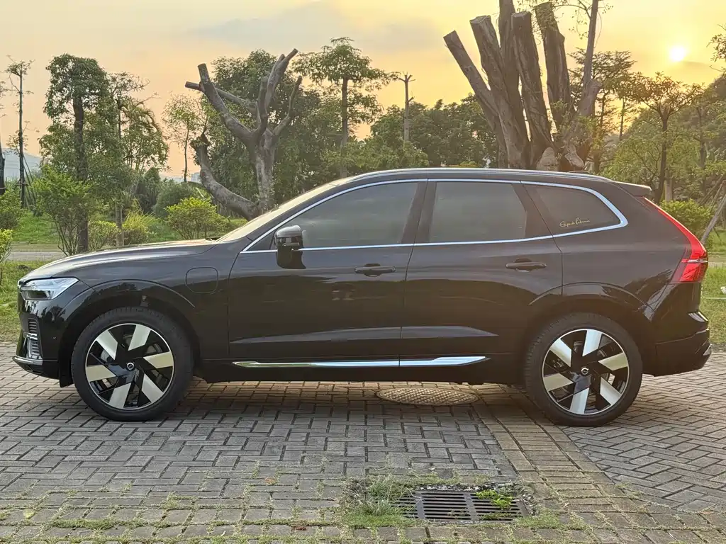 Volvo XC60 PHEV T8 PHEV Long Range 4 WD Smart Vision Luxury