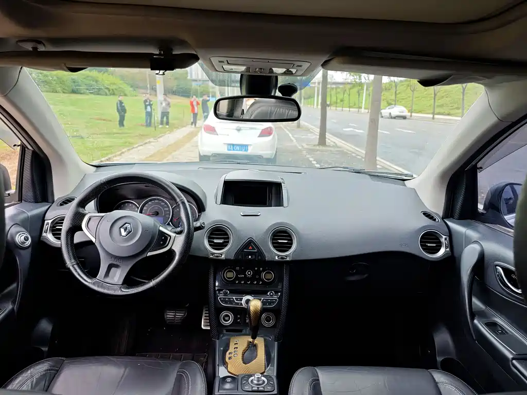 Koleos (Import) 2.5 L 4 WD Luxury Navigation