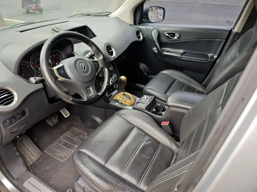 Koleos (Import) 2.5 L 4 WD Luxury Navigation