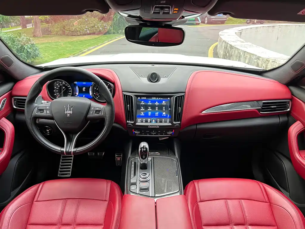 Levante 3.0 T Standard