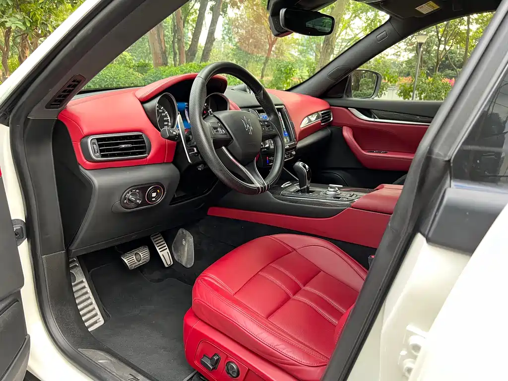 Levante 3.0 T Standard