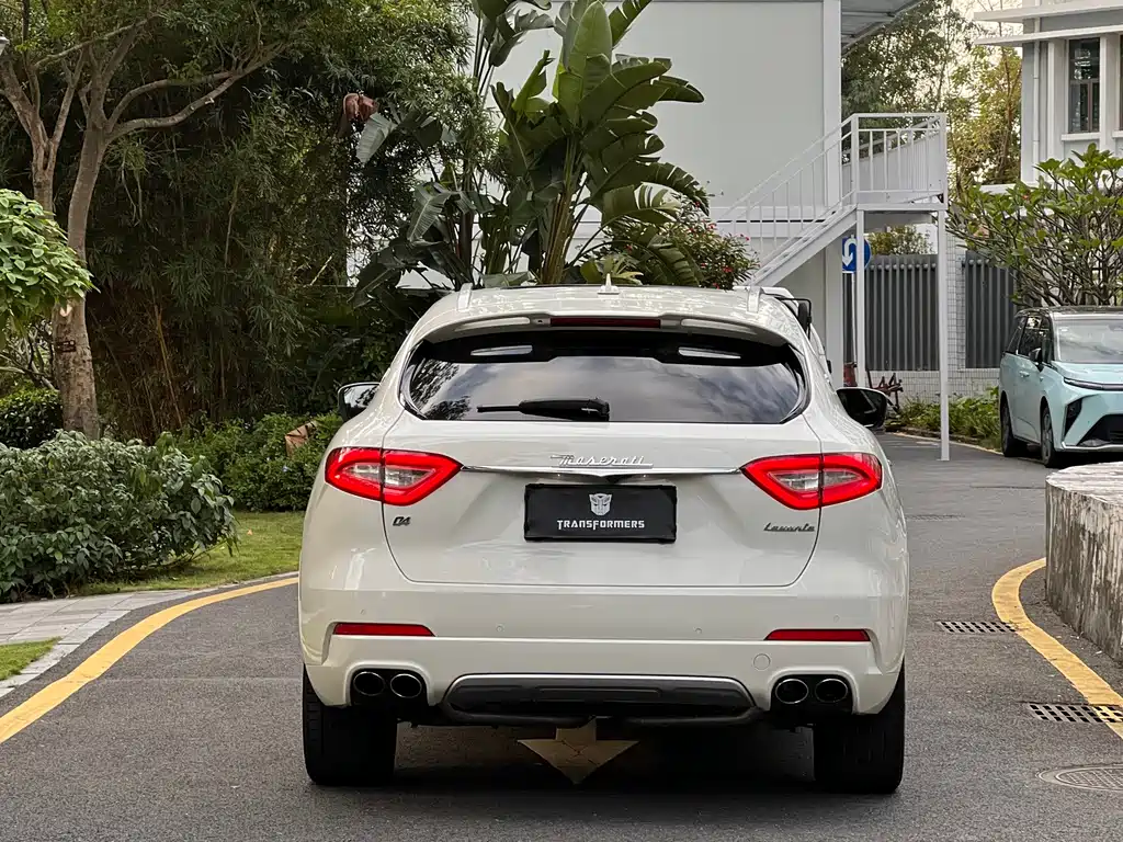 Levante 3.0 T Standard