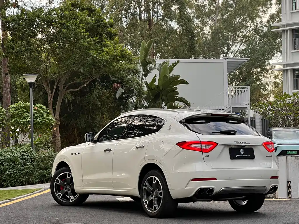 Levante 3.0 T Standard