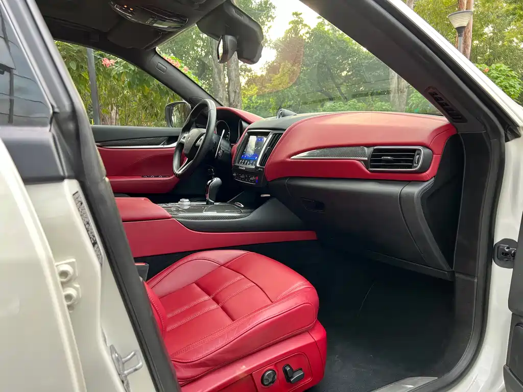 Levante 3.0 T Standard