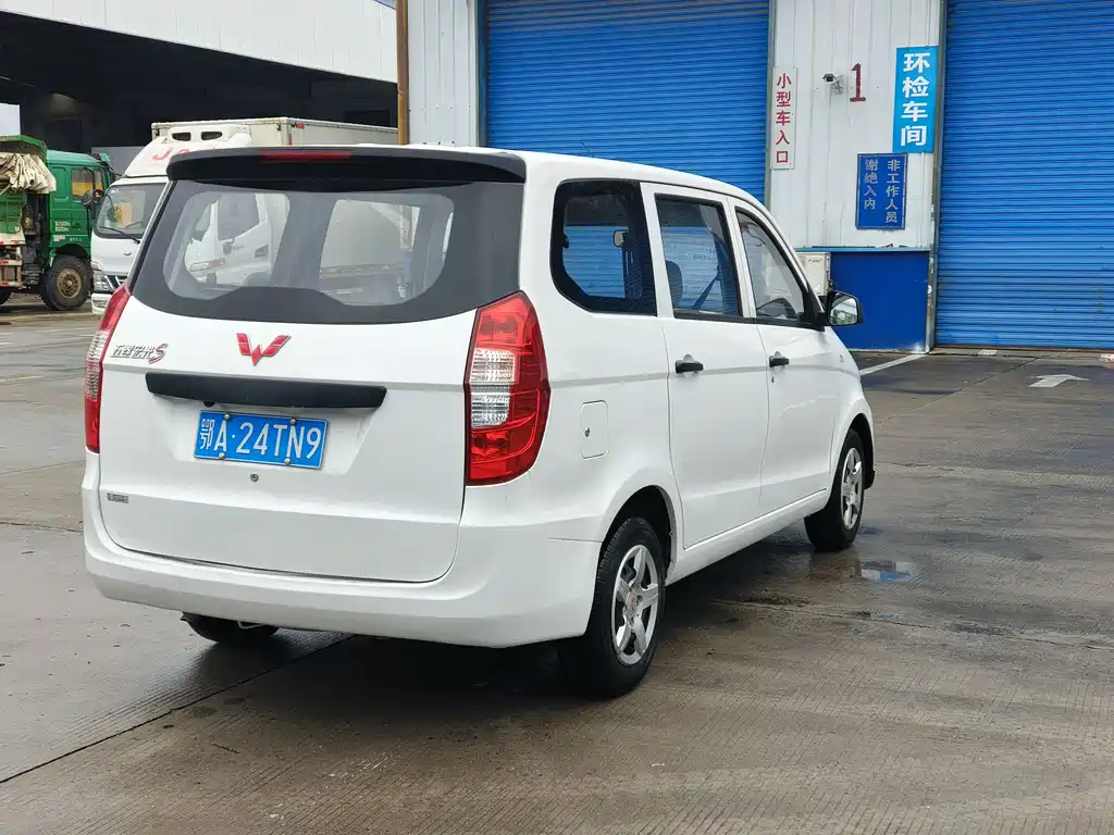 Wuling Hongguang 1.5 L S Basic L2 B