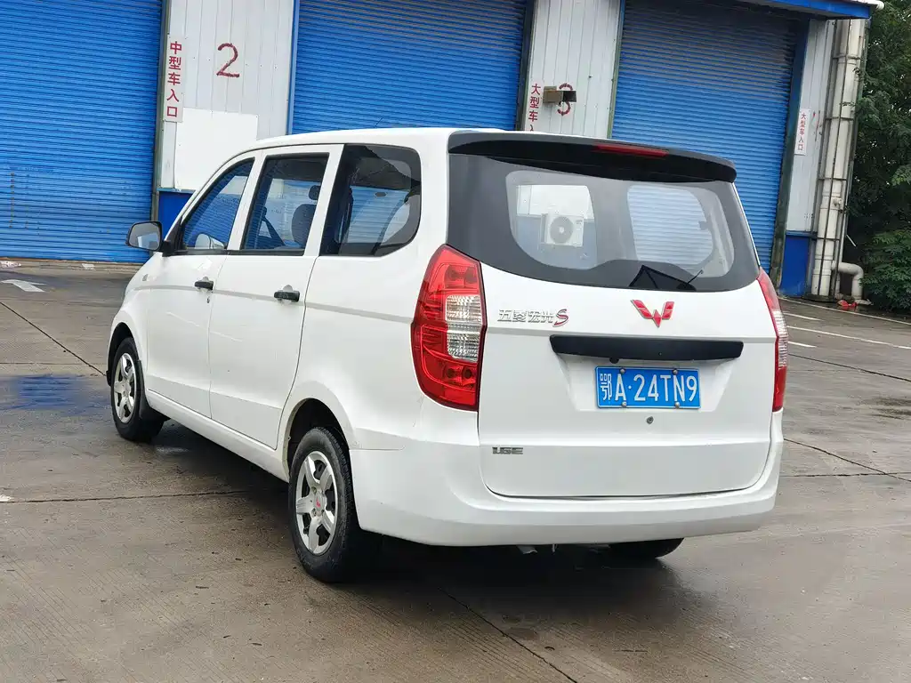 Wuling Hongguang 1.5 L S Basic L2 B