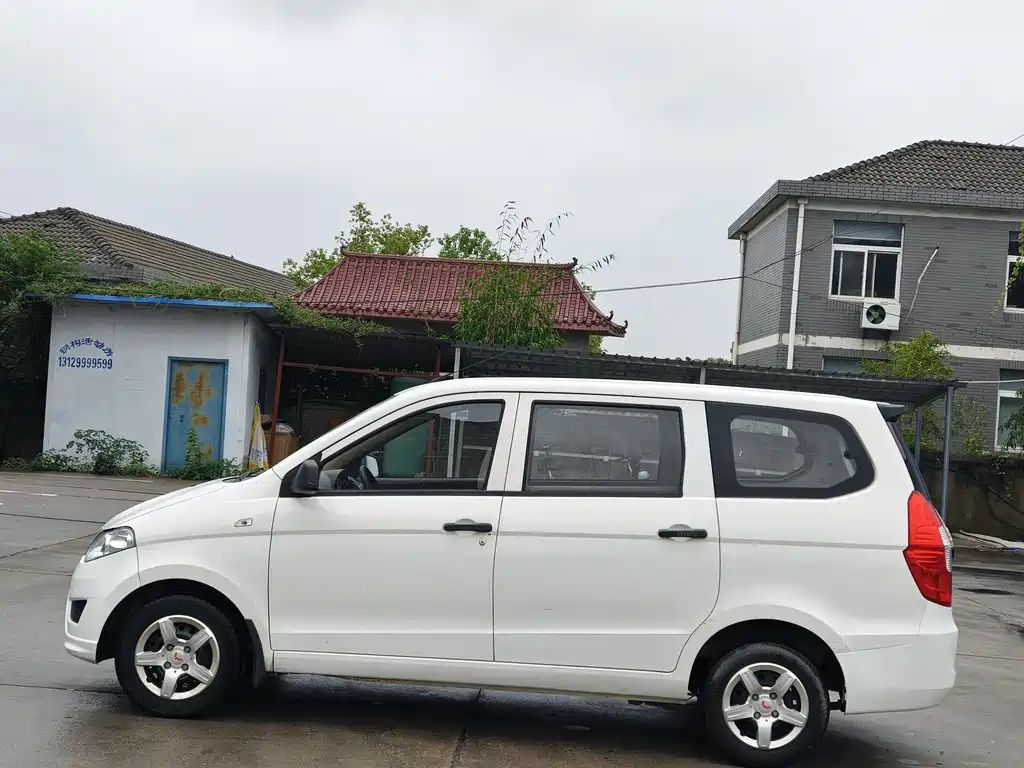 Wuling Hongguang 1.5 L S Basic L2 B