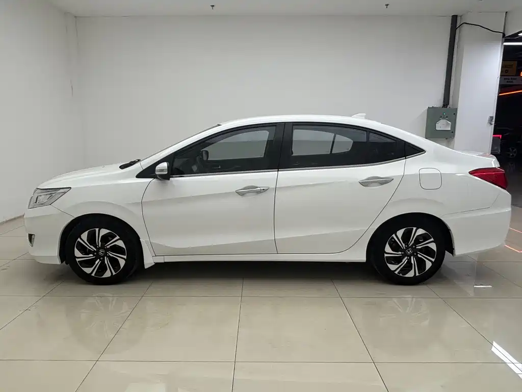 Crider 1.8 L CVT Comfort