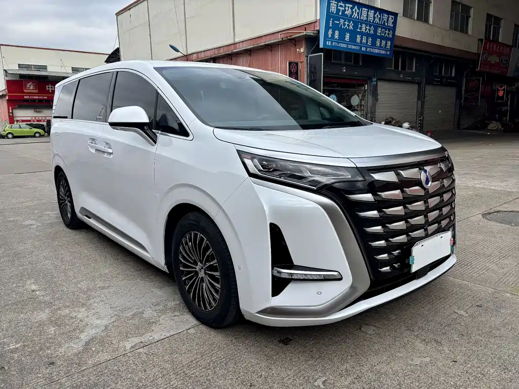 Denza D9 DM-i 970 4 WD Flagship