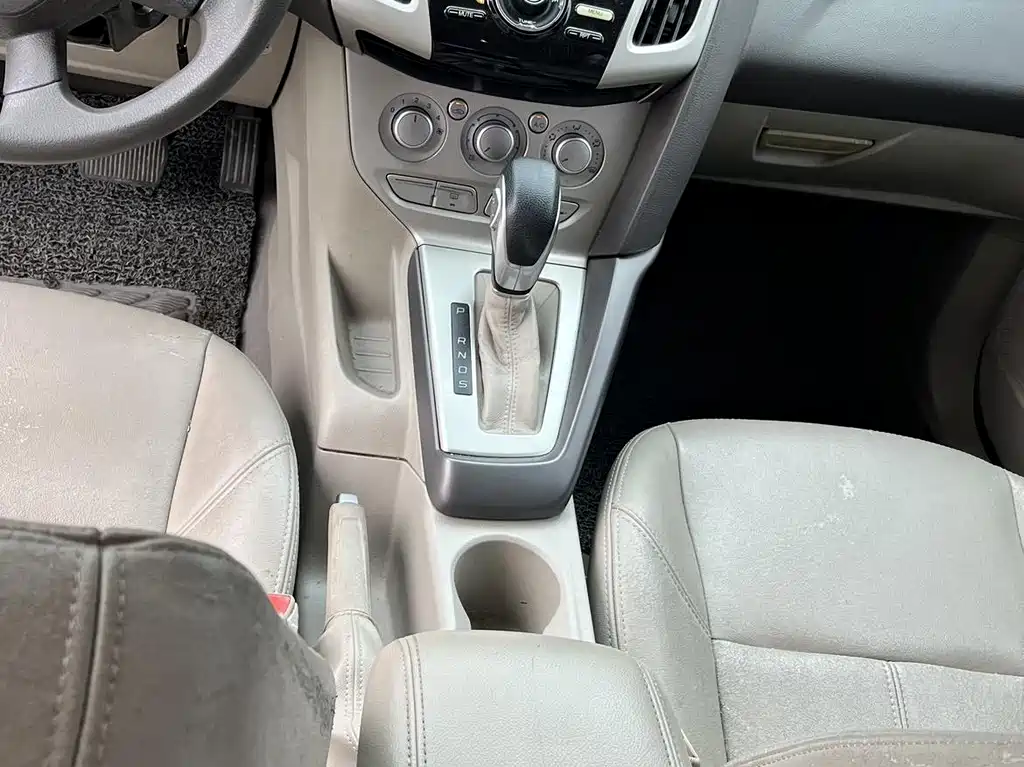 Focus Sedan 1.6 L Auto Comfort