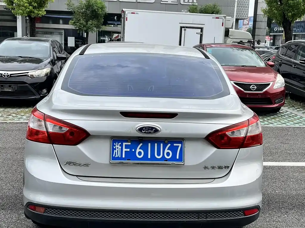 Focus Sedan 1.6 L Auto Comfort