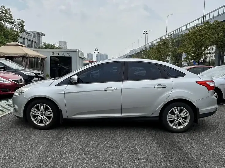 Ford Focus Sedan 1.6 L Auto Comfort