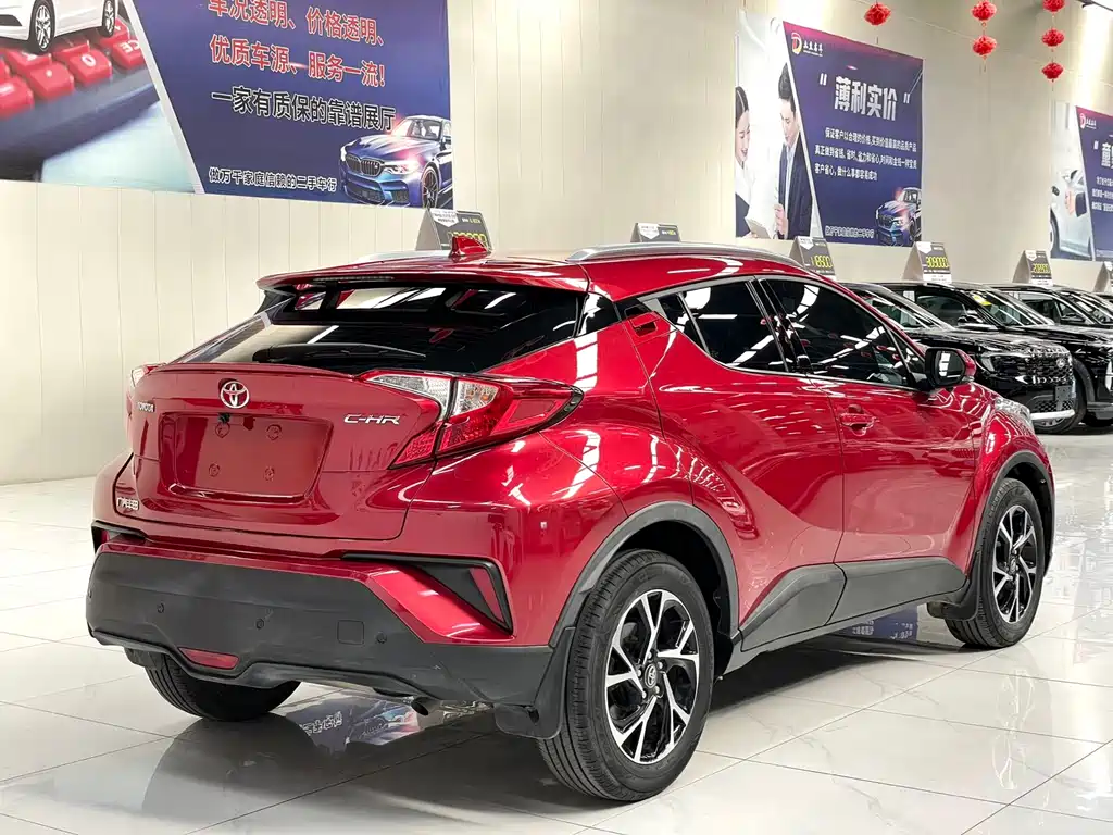 Toyota C-HR 2.0 L Leading