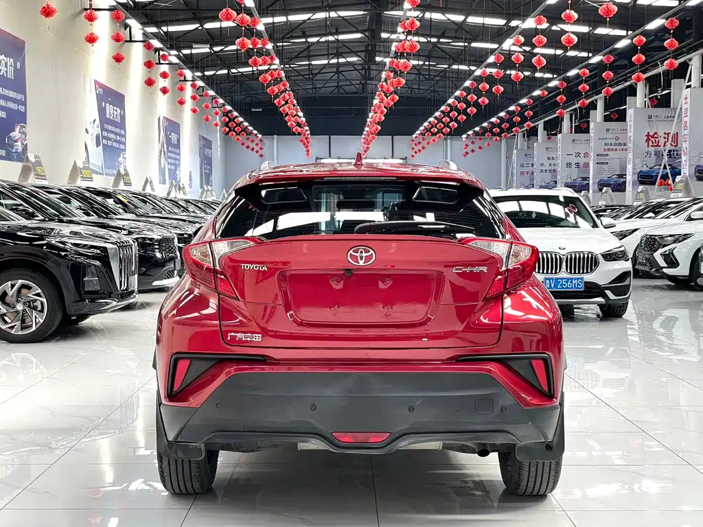 Toyota C-HR 2.0 L Leading