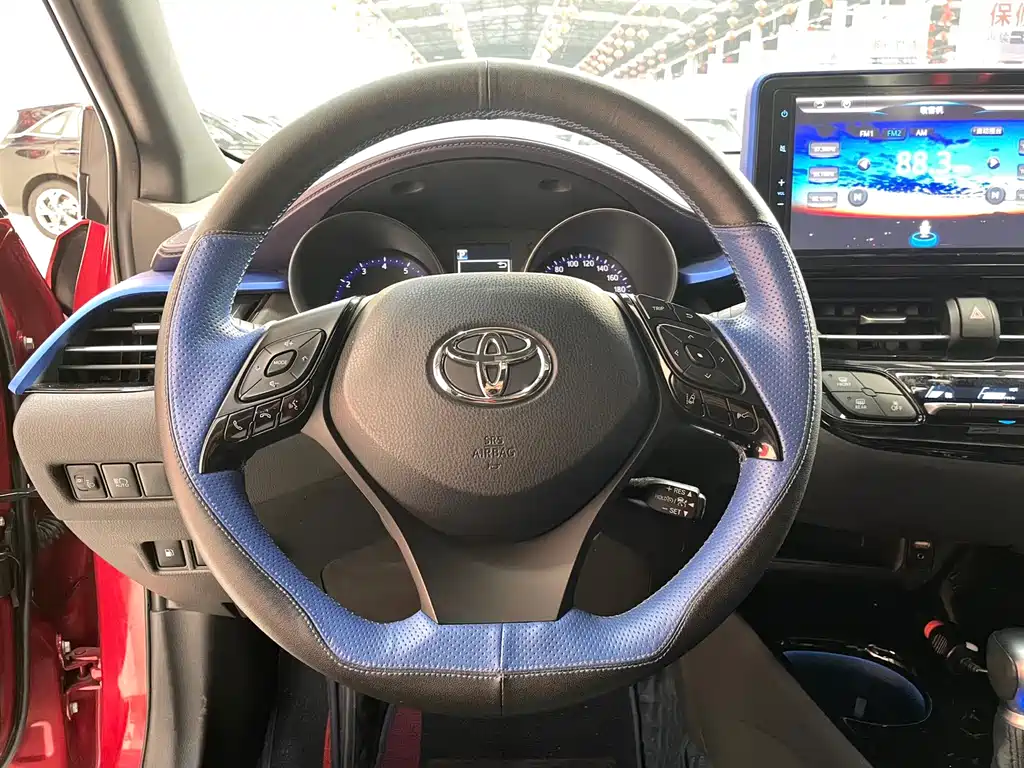 Toyota C-HR 2.0 L Leading