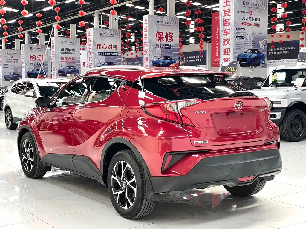 Toyota C-HR 2.0 L Leading