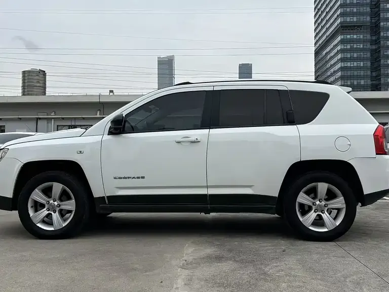 Jeep Compass (Import) 2.4 L 4 WD Sport