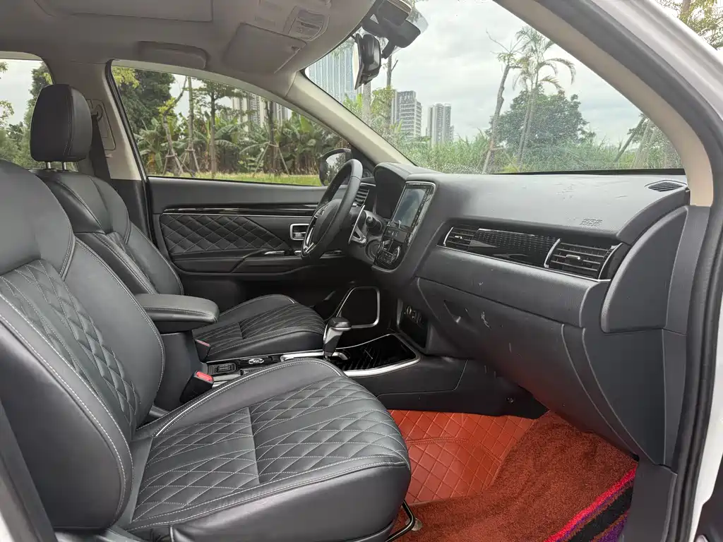Outlander 2.4 L 4 WD Enjoyment 7-seat
